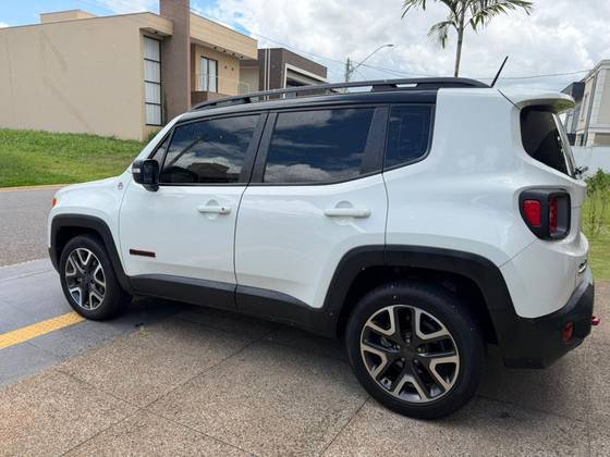 JEEP RENEGADE 2.0 16V TURBO DIESEL TRAILHAWK 4P 4X4 AUTOMÁTICO JEEP RENEGADE 2.0 16V TURBO DIESEL TRAILHAWK 4P 4X4 AUTOMÁTICO